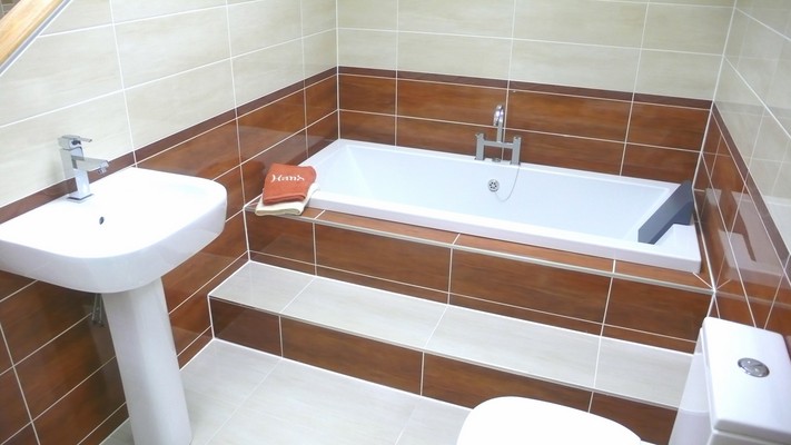 Built In Bath with Tiled Surround with feature step